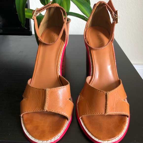 Kelsi Dagger KDB sandals - Picture 3 of 5